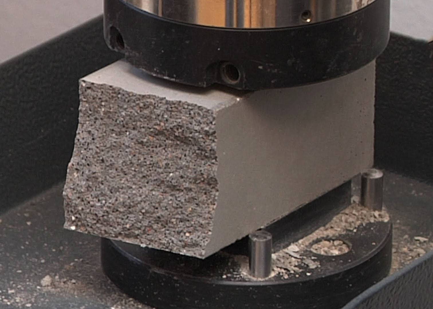 Испытание бетона на прочность: разрушающие и неразрушающие методы проверки