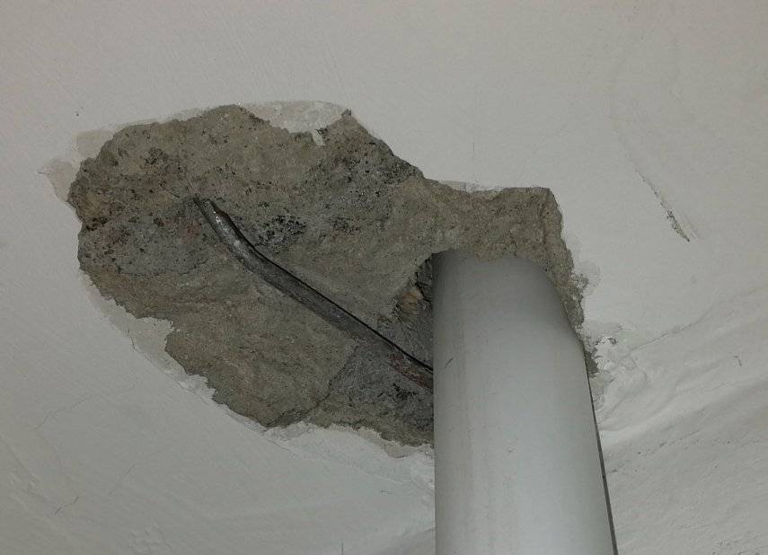 Заделка сквозных дыр и отверстий от метизов в бетонной стене