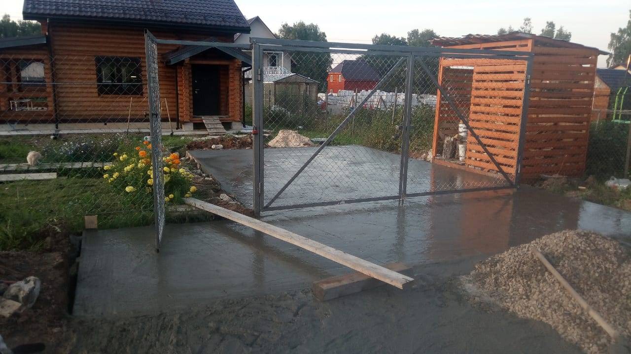 Как залить бетонную площадку под автомобиль — 5 этапов бетонирования