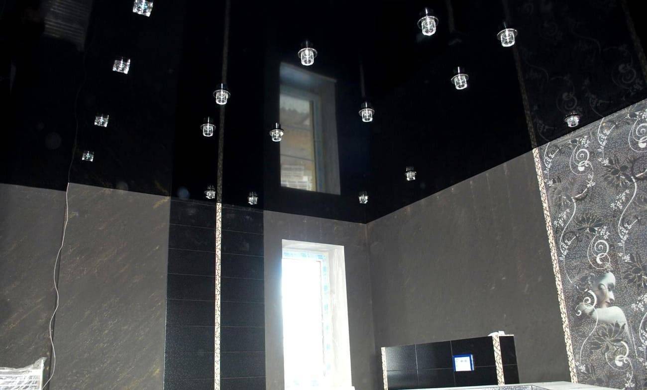 Черные натяжные потолки: 36 фото лучших примеров оформления в интерьере ванной, спальни, гостиной