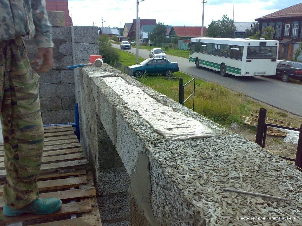 Дом из арболита своими руками: руководство и этапы строительства