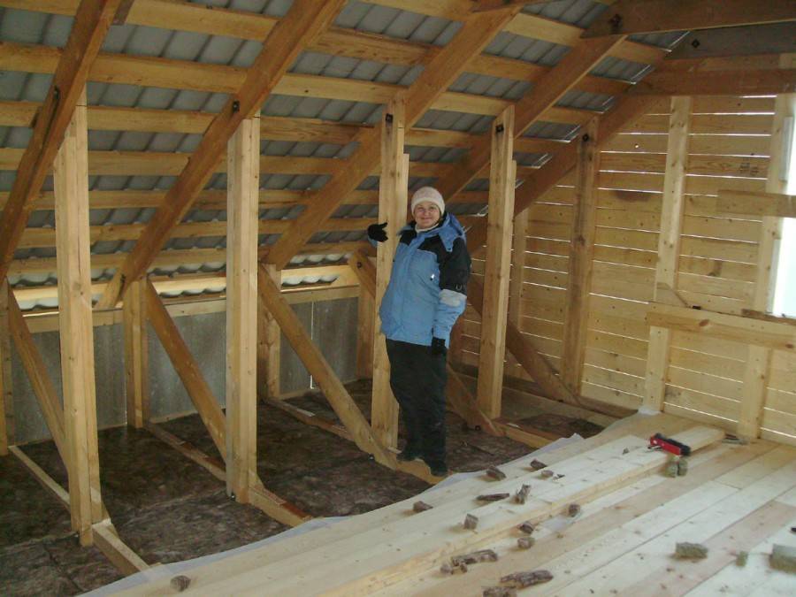 Как произвести утепление крыши и потолка каркасного дома правильно своими руками
