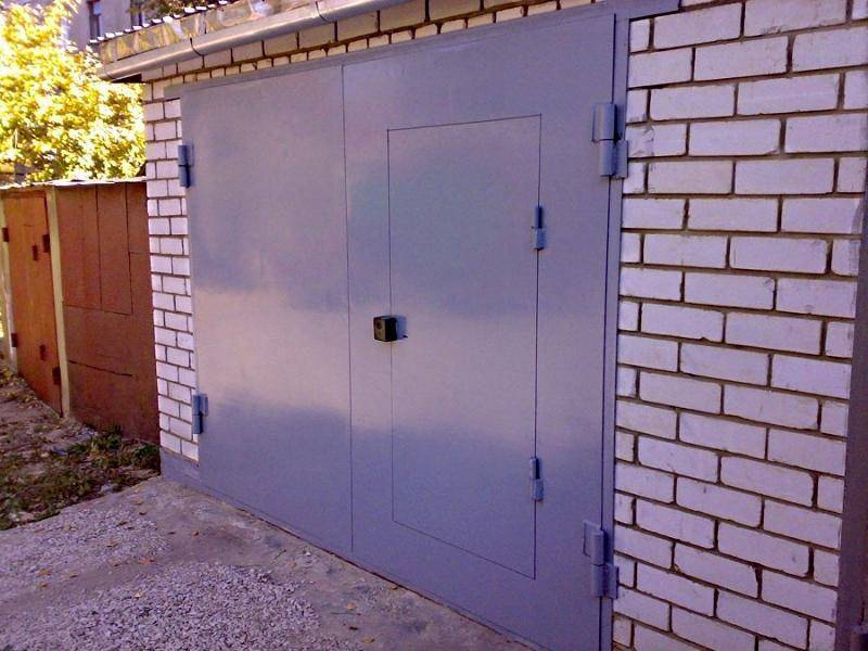 Распашные гаражные ворота: преимущества, особенности конструкции, изготовление своими руками