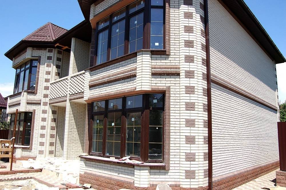 Облицовка каркасного дома кирпичом: можно ли обложить фасад строения, плюсы и минусы, отзывы владельцев