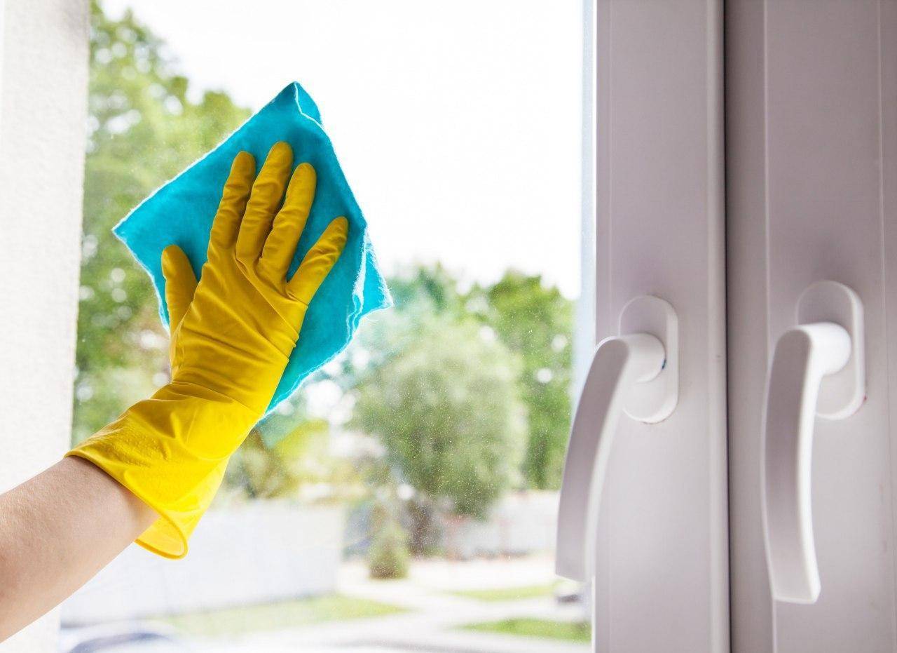 Чем мыть пластиковые окна: подоконники и рамы