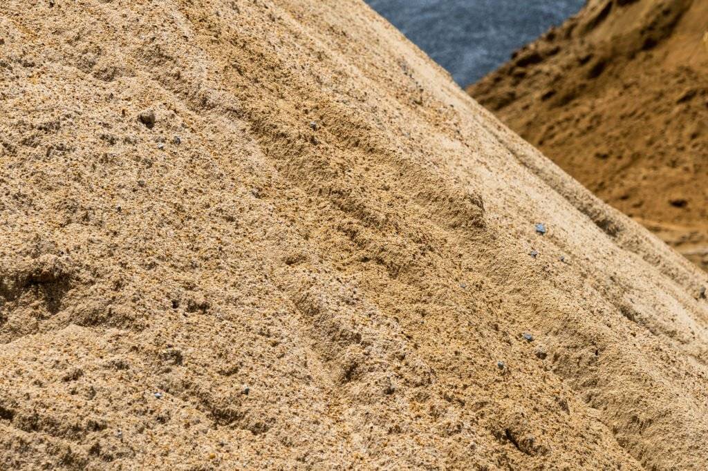 Речной песок – особенности стройматериала и сферы применения + видео