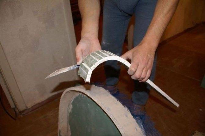 Как согнуть гипсокартон: как загнуть изделие полукругом, как гнуть материал в домашних условиях, как правильно изогнуть лист