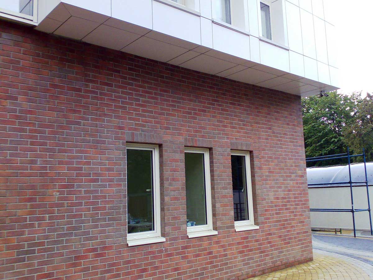 Отделка клинкерной плиткой фасада здания