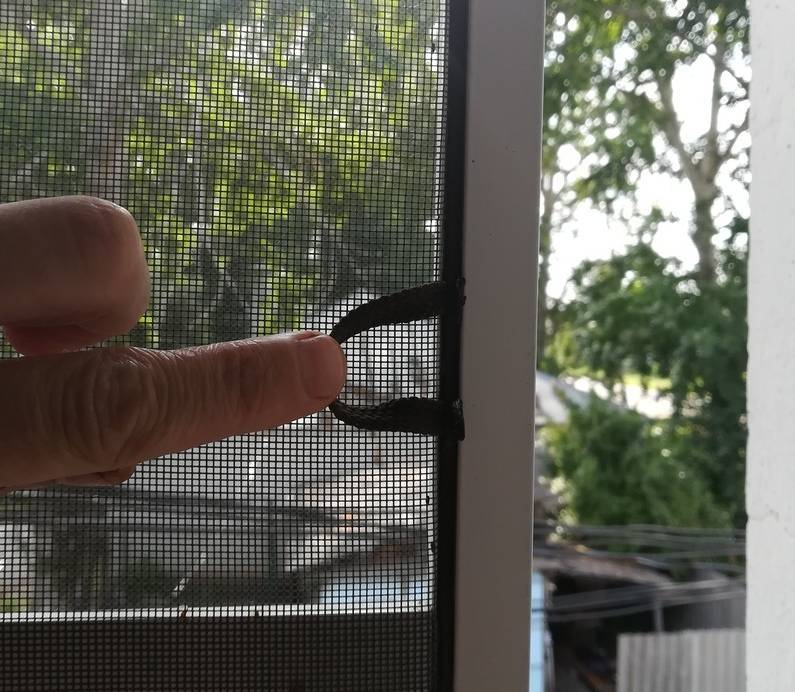 Как снять москитную сетку с пластикового окна