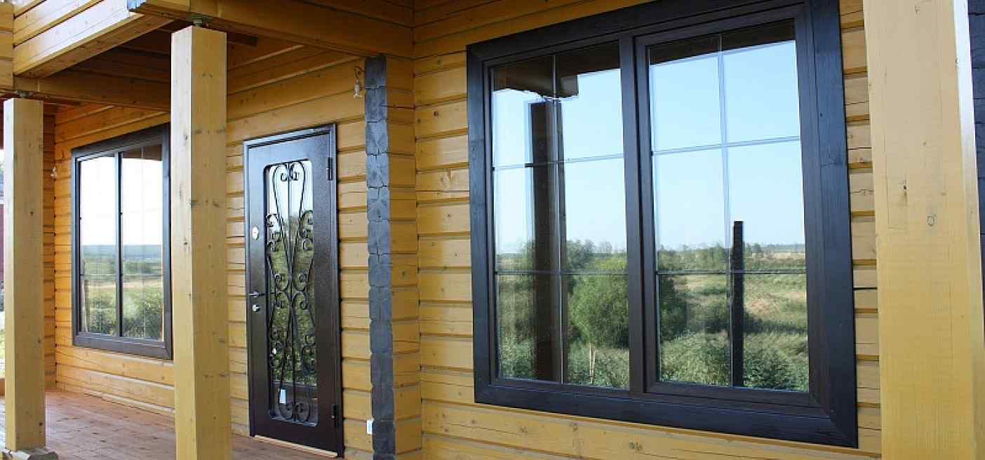 Фото пластиковых окон в доме. Окна в частном доме. Окна в деревянном доме. Окна на дачу. Окна для деревянного дома.