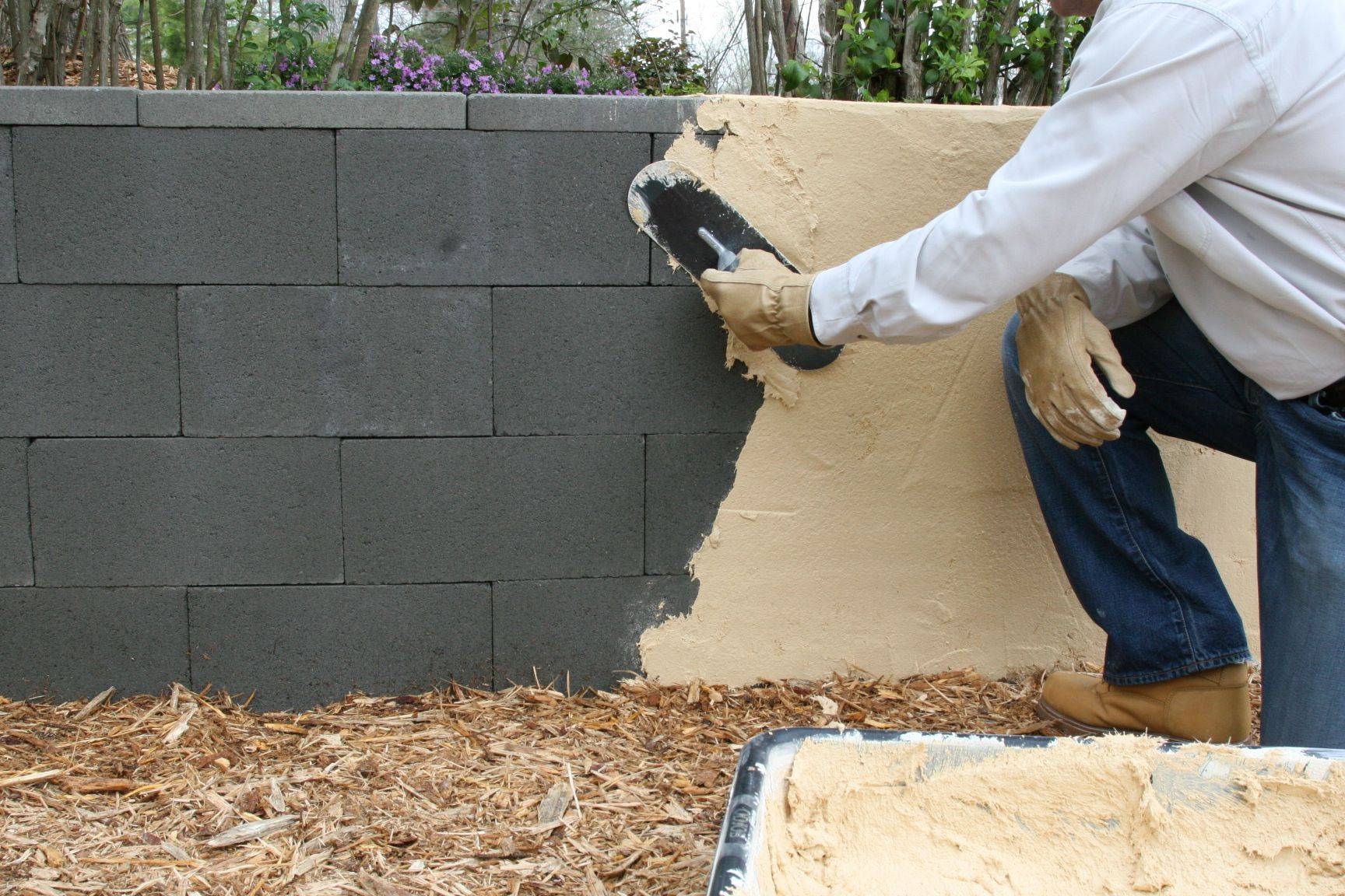 Чем лучше штукатурить стены из керамзитобетонных блоков