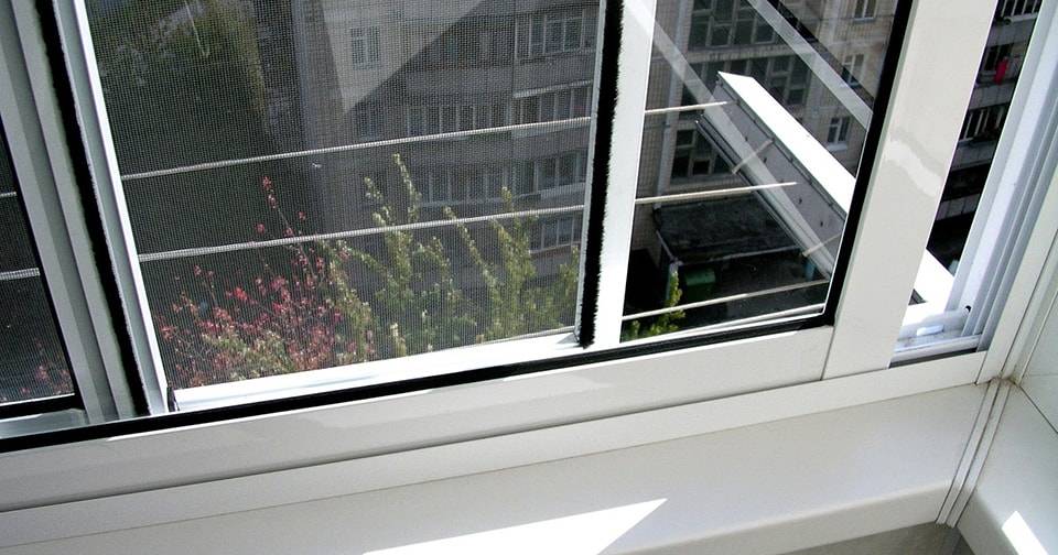Москитная сетка на раздвижные окна на балконе