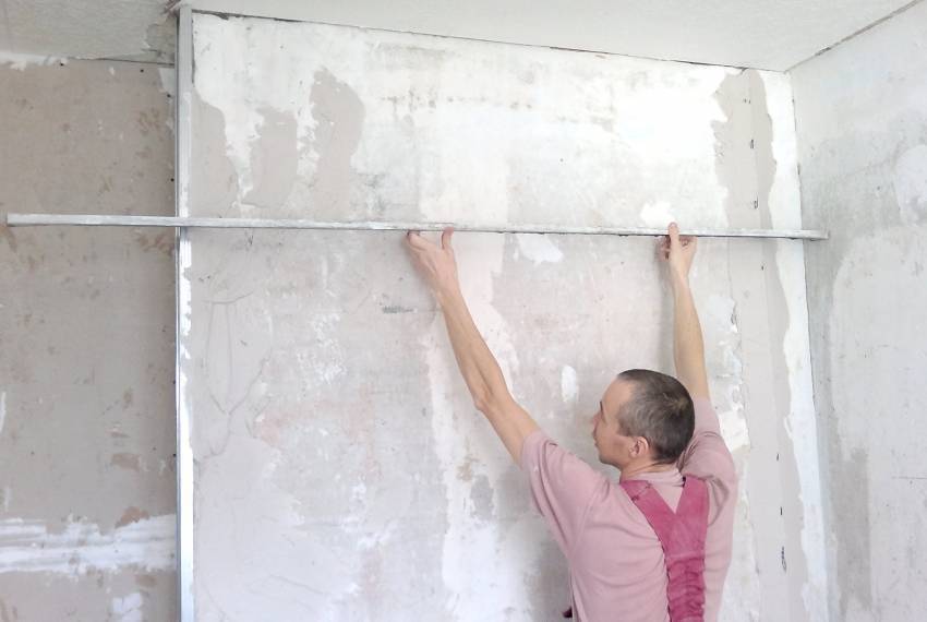 Способы выравнивания стен своими руками — выбор способа и пошаговая инструкция