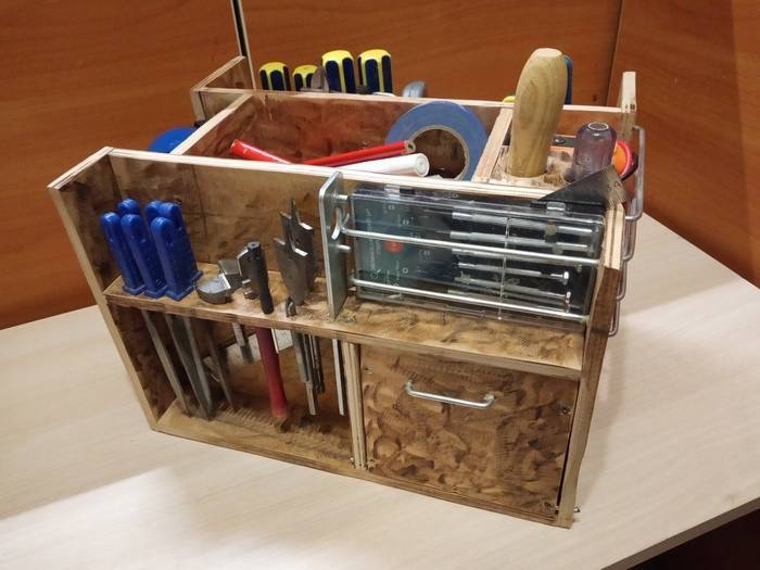 Ящик под инструменты, сделанный своими руками из дерева или фанеры