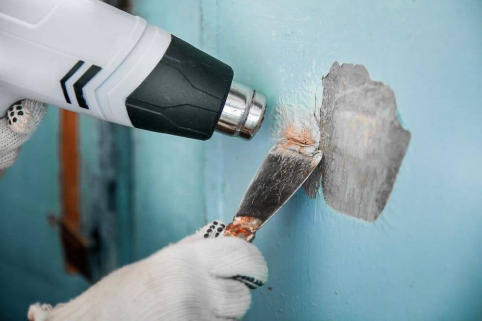 Как снять старую краску со стен: механическая, электроинструмент, химическая, паровая, дерево, металл, безопасность