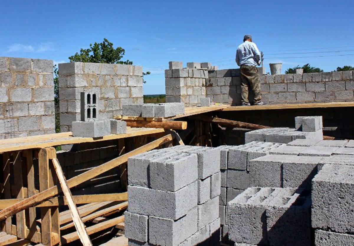 Дом из керамзитобетонных блоков: проекты, а также плюсы, минусы и особенности строительства