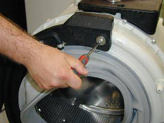 Почему стиральная машинка lg сильно шумит при отжиме, что делать?