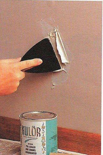Чем заделать дыру в стене из бетона: как лучше задекорировать отверстие перед поклейкой обоев, как сделать ремонт сквозной дыры или варианты замазывания щелей