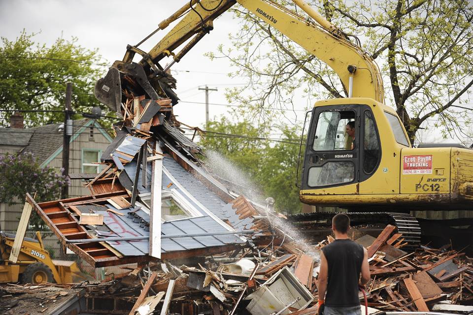 Демонтажные работы на даче: разборка зданий и сооружений