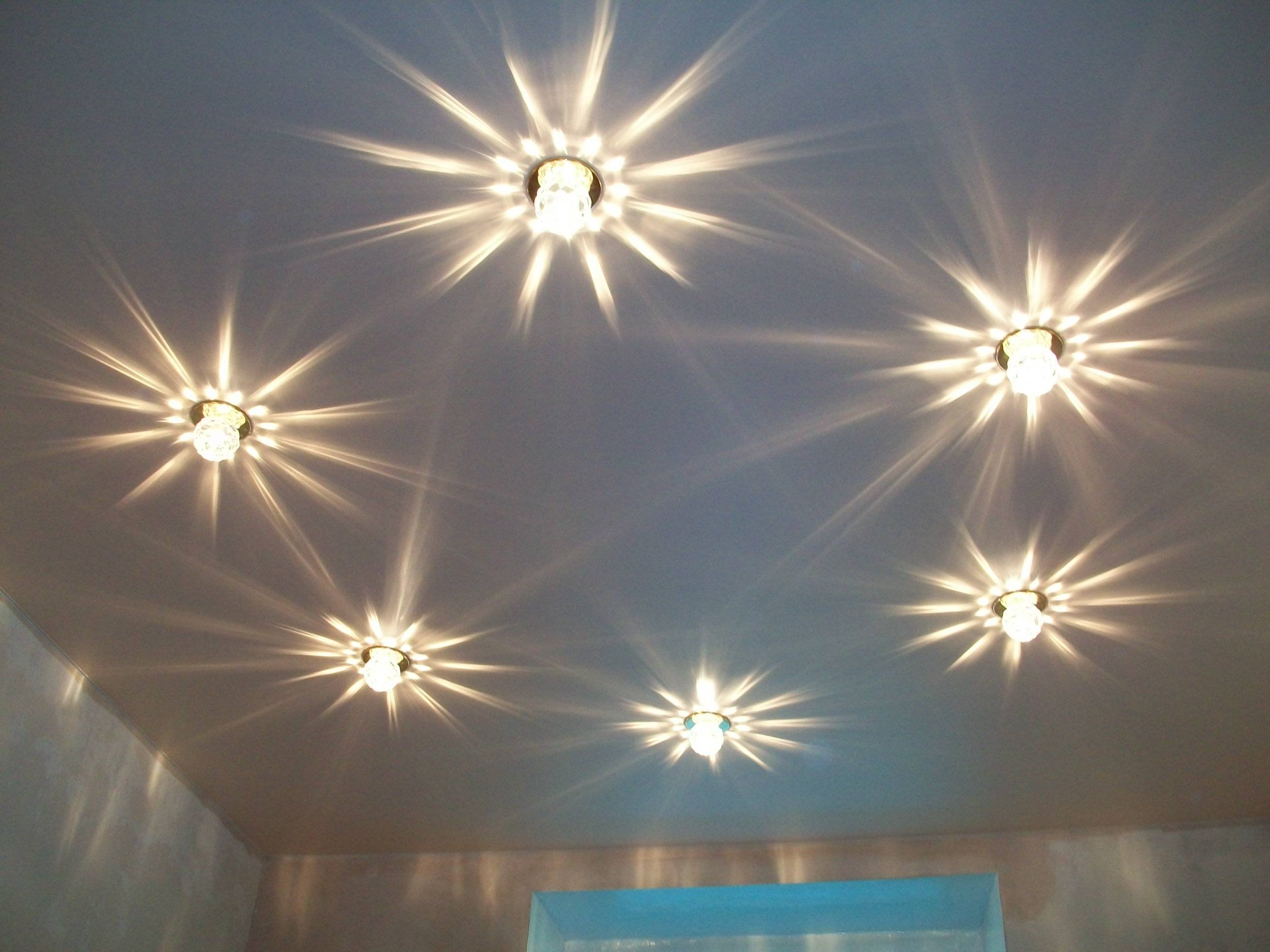 Расположение светильников на натяжном потолке: фото и схемы установки