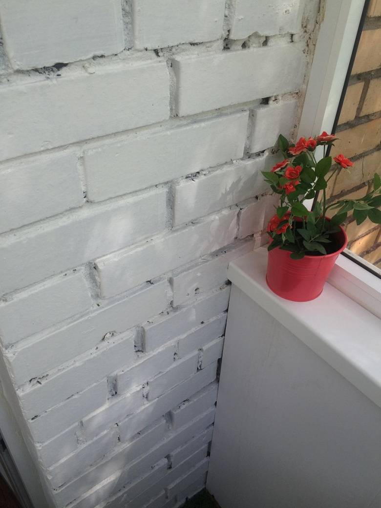 Чем покрасить стены на балконе: бетонную на лоджии, краска, какой красить кирпичную стену, фото внутри, видео