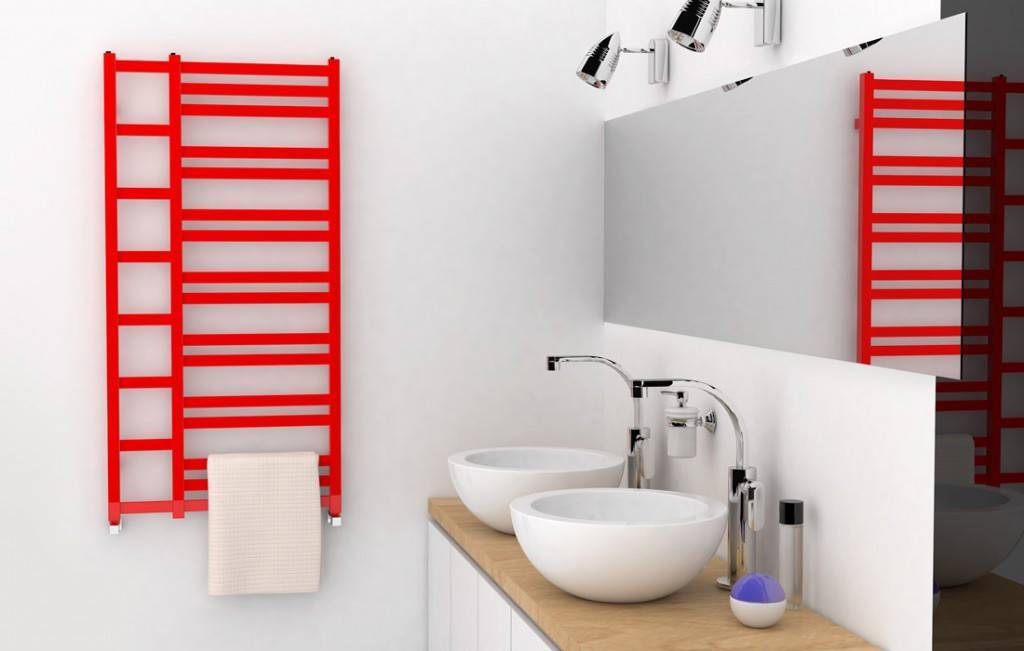 Полотенцесушитель для ванной: варианты размещения в маленьких помещениях