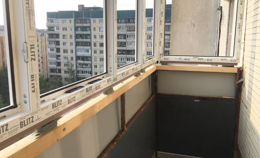 Замена окон на балконе или лоджии: холодное остекление на теплое.