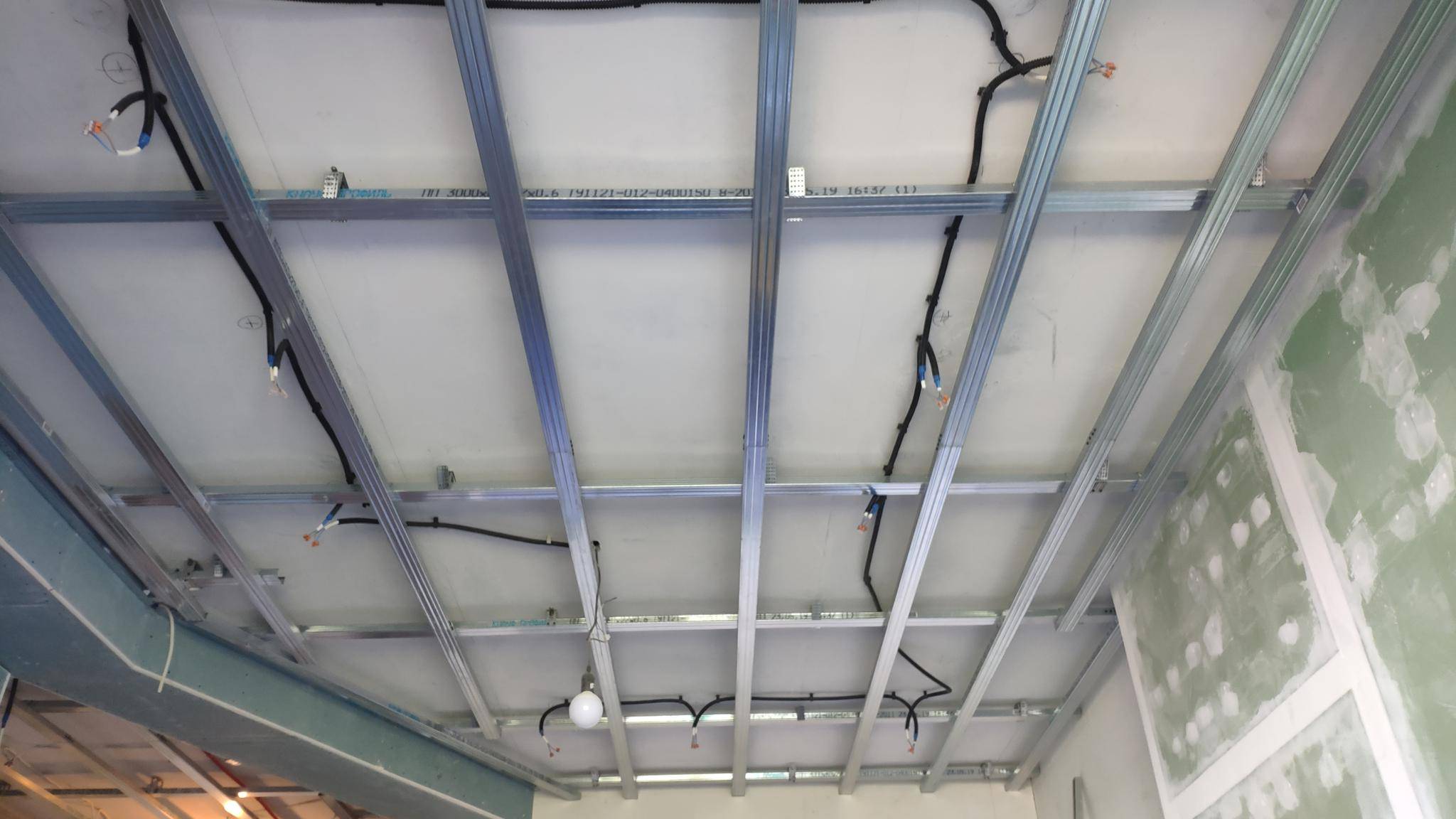 Каркас на потолок под гипсокартон: инструкция по монтажу