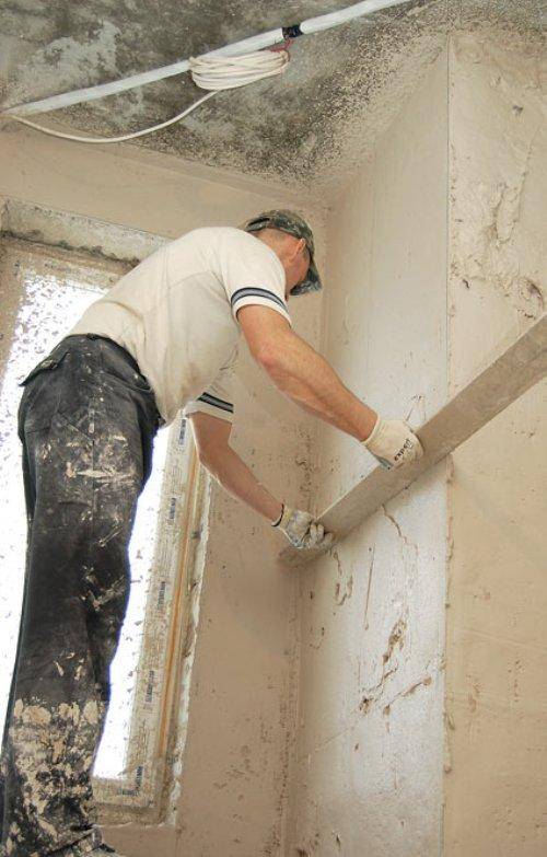 Как выровнять углы стен своими руками: путем оштукатуривания и с помощью гкл