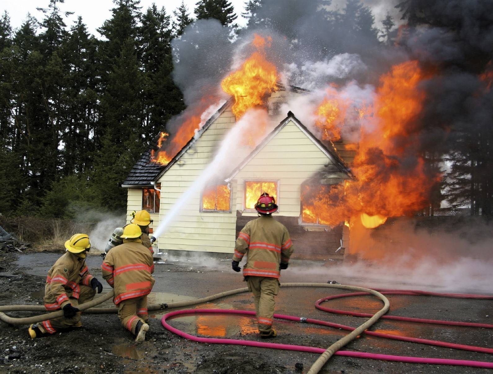 На сколько каркасный дом быстро горит?