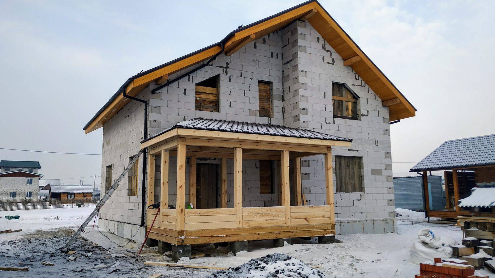 Плюсы и минусы домов из газобетона и отзывы владельцев, живущих в таких домах