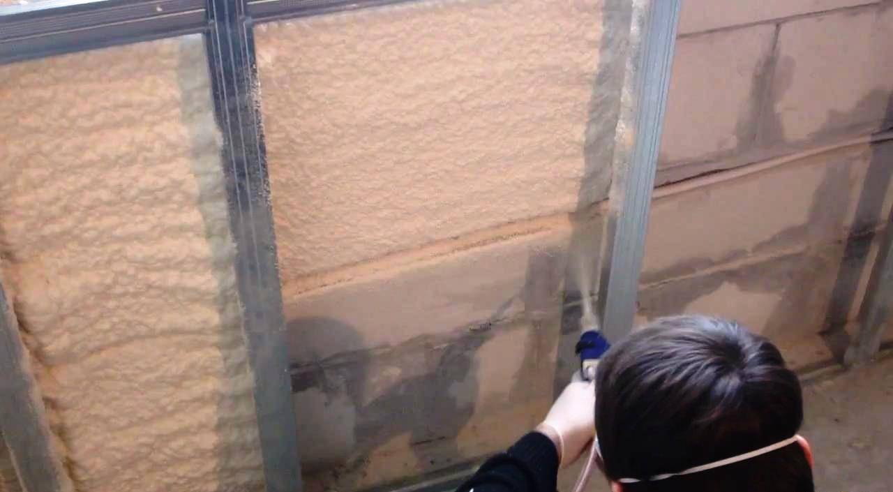 Утепление стен из пеноблоков: выбор материалов и монтаж