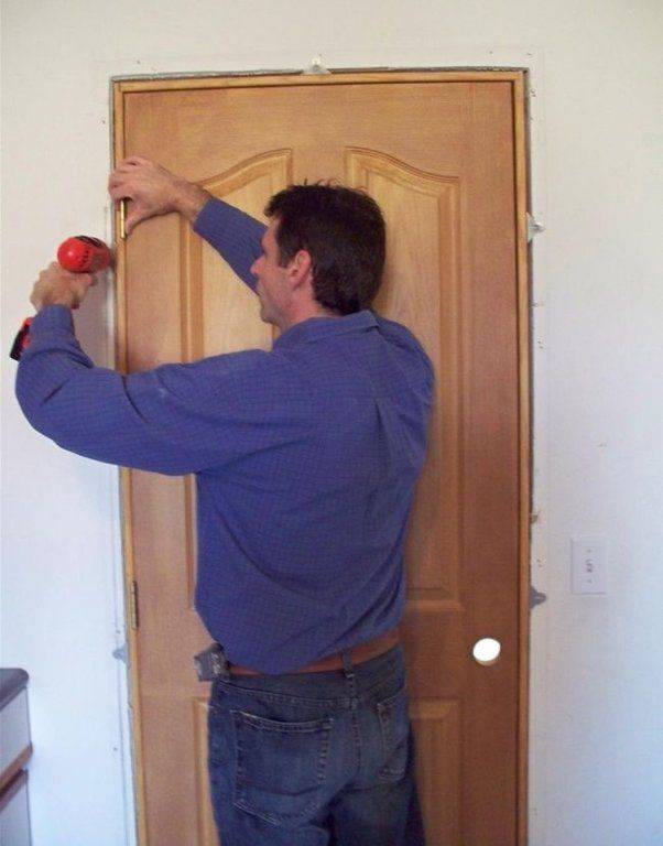 Установка входной двери во время ремонта, когда устанавливать входную дверь при ремонте