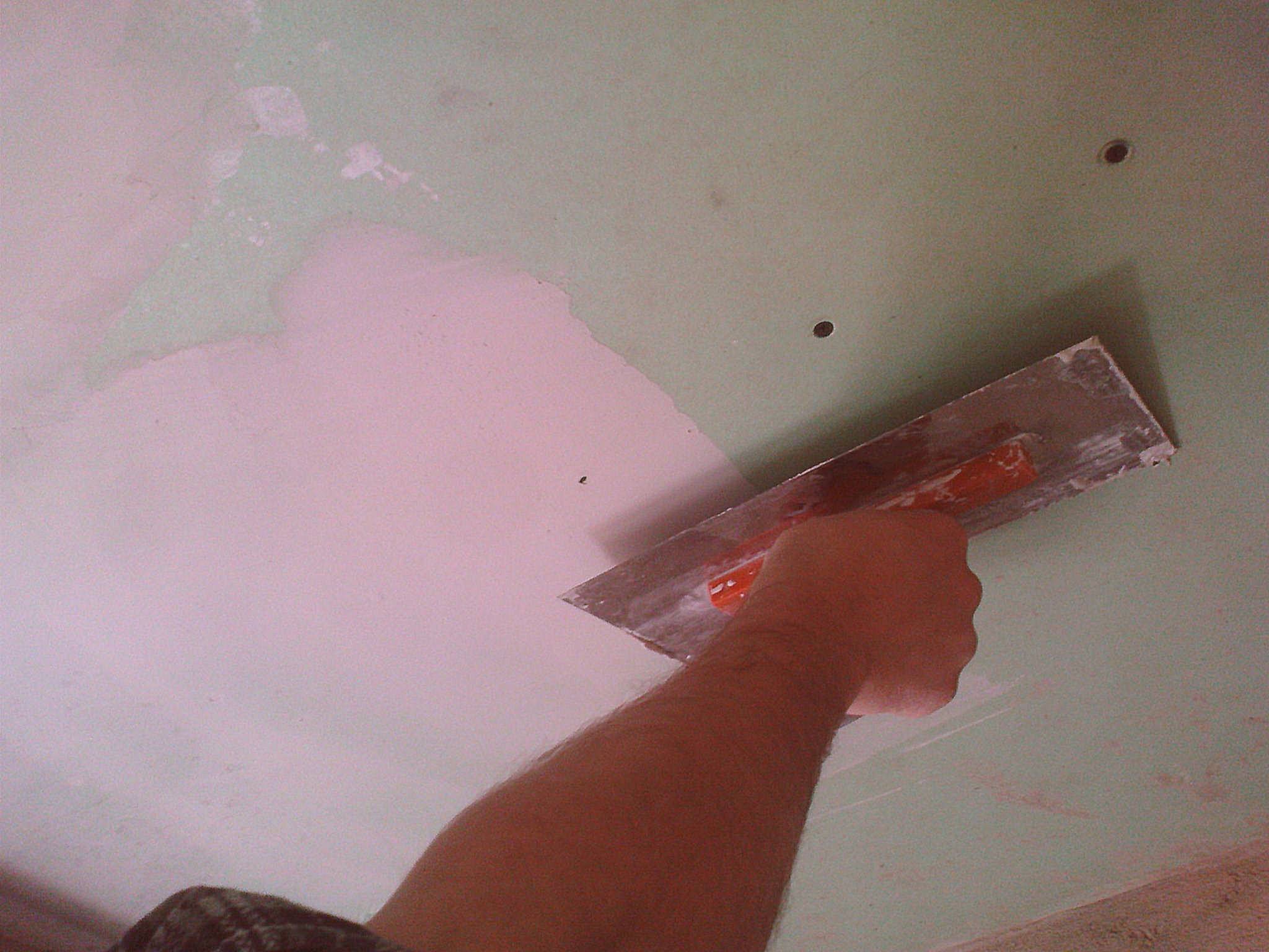 Шпаклевка потолков из гипсокартона под покраску: выбор смеси и последовательность выполнения работ