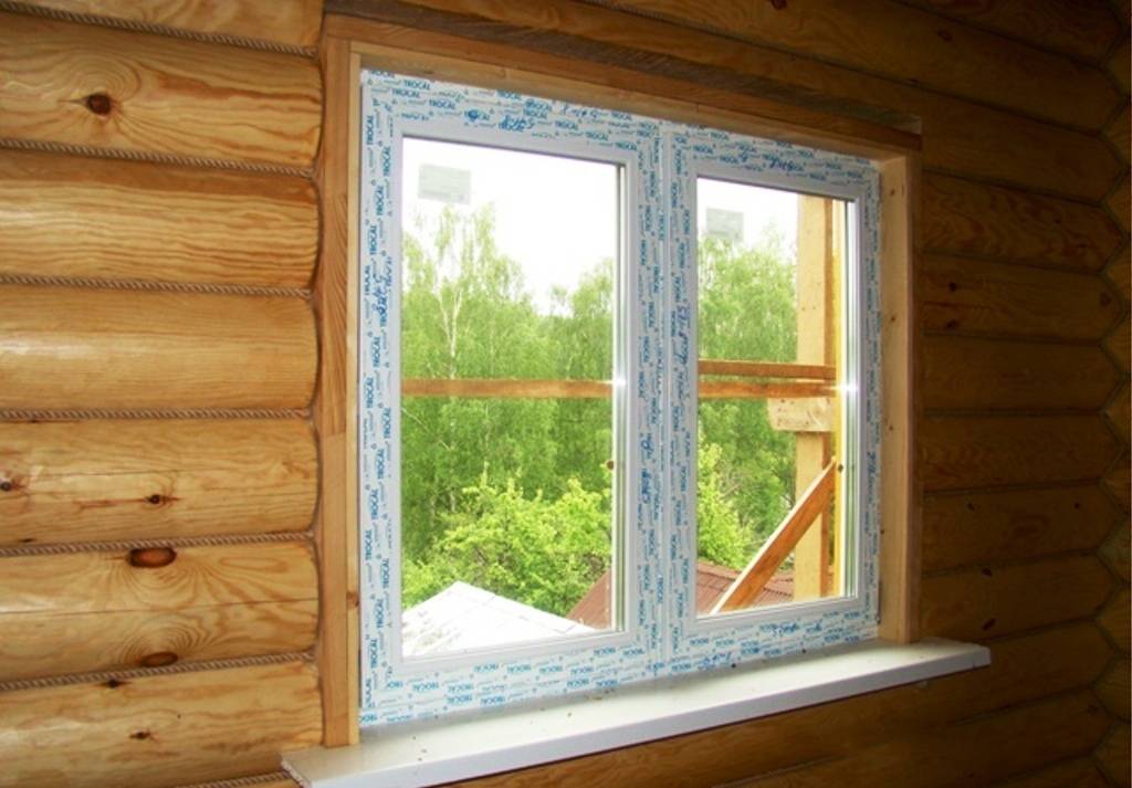 Установка пластикового окна в деревянном доме