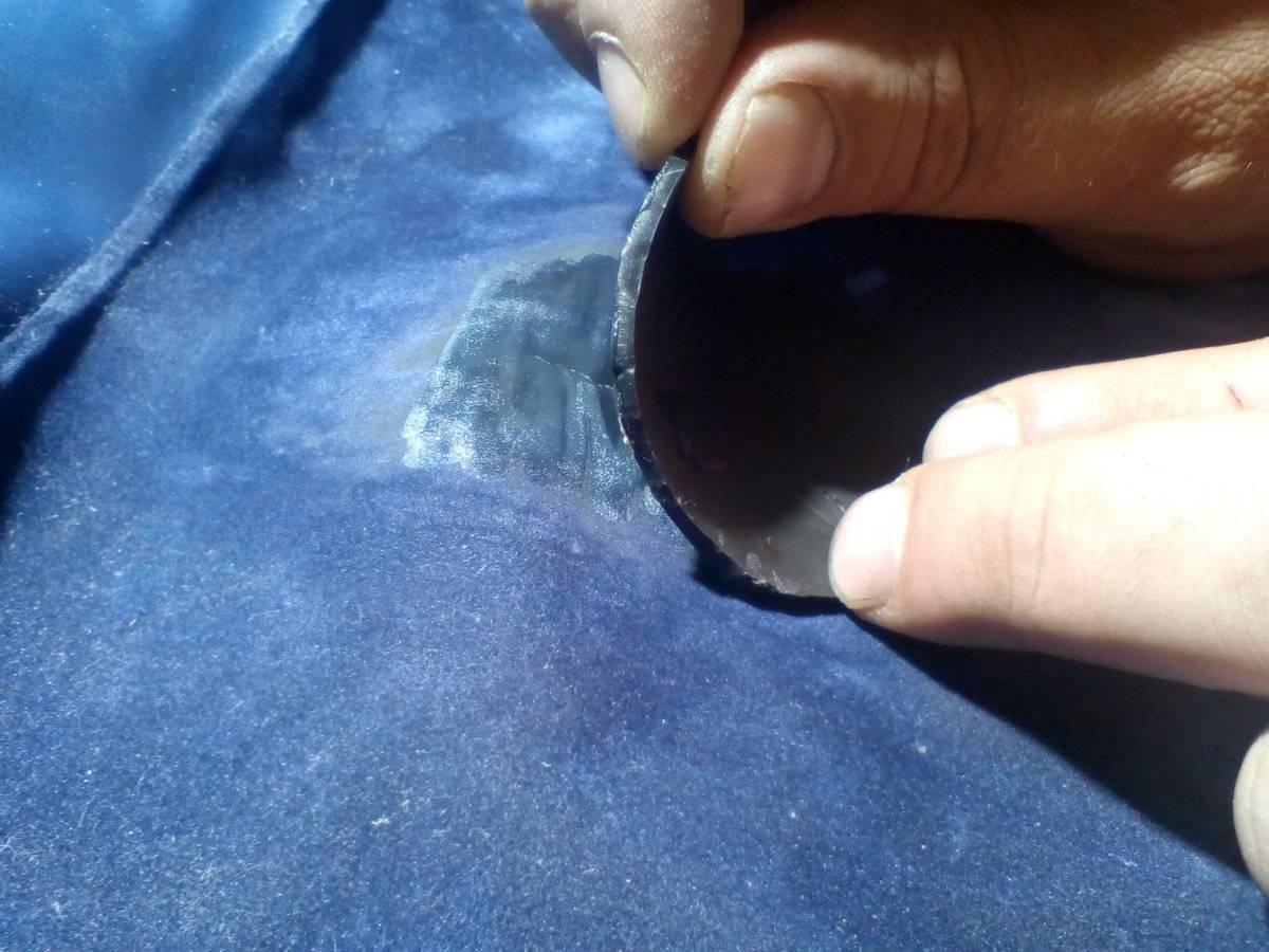 Как заклеить надувной матрас, если случился прокол, разошёлся шов или порвалась внутренняя перегородка