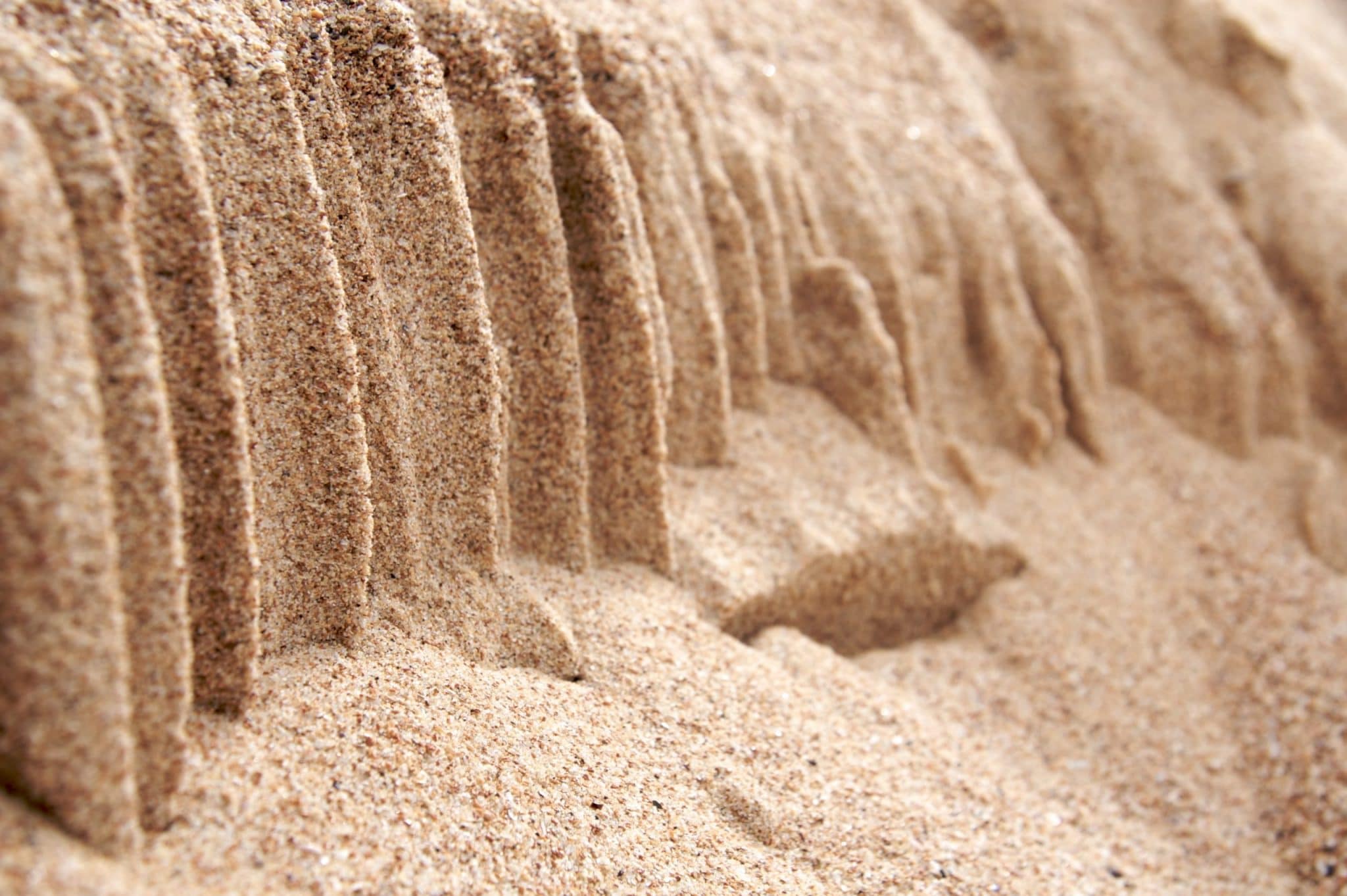 Какой лучше песок для бетона: речной, карьерный?