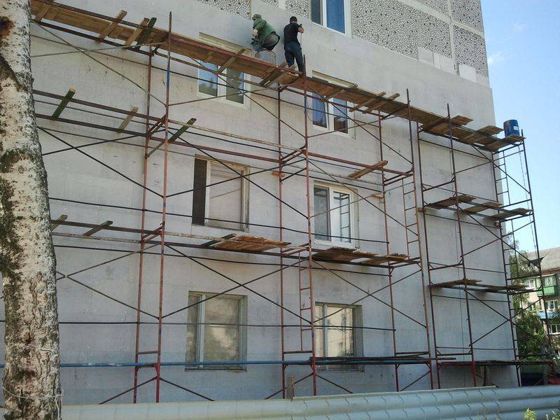 Преимущества аренды строительных лесов