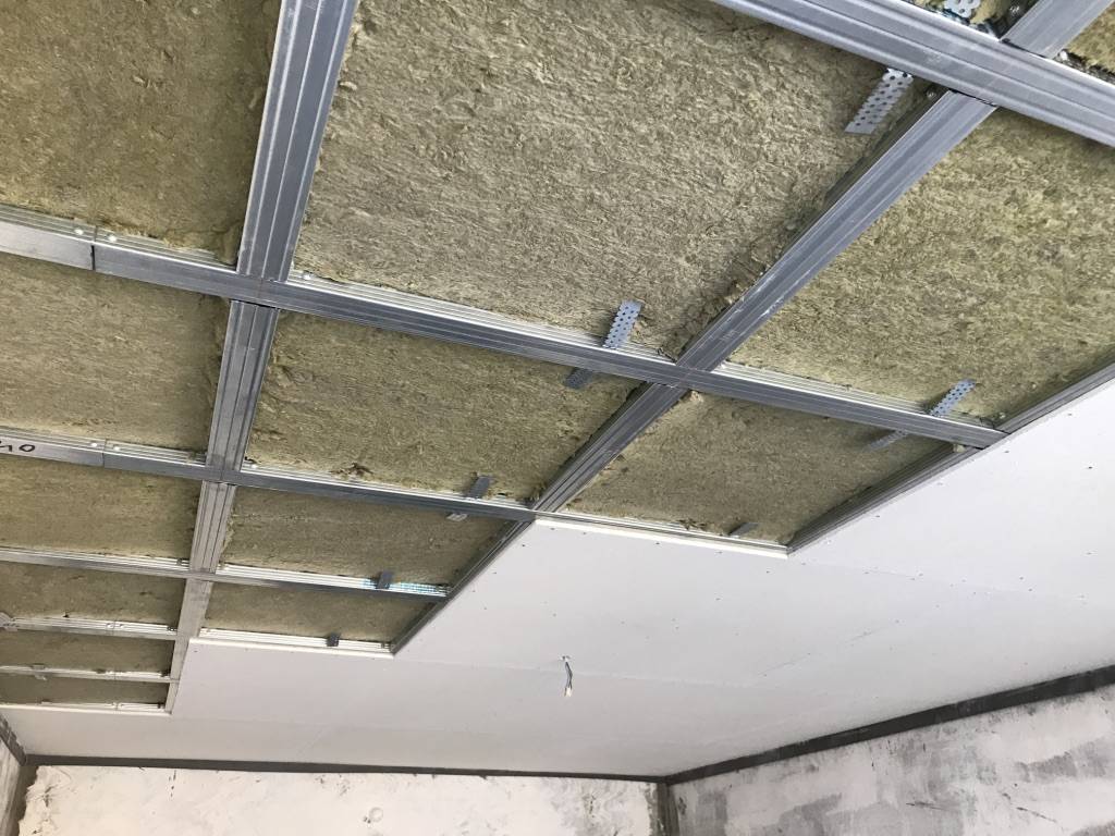 Шумоизоляция потолка в квартире под натяжной потолок: как сделать звукоизоляцию, шумоизоляционные натяжные потолки, монтаж
