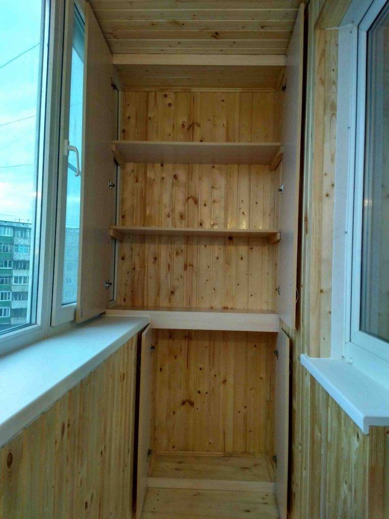 Стеллаж на балкон 65 фото металлический, деревянный стеллаж для рассады, закрытые модели с дверцами