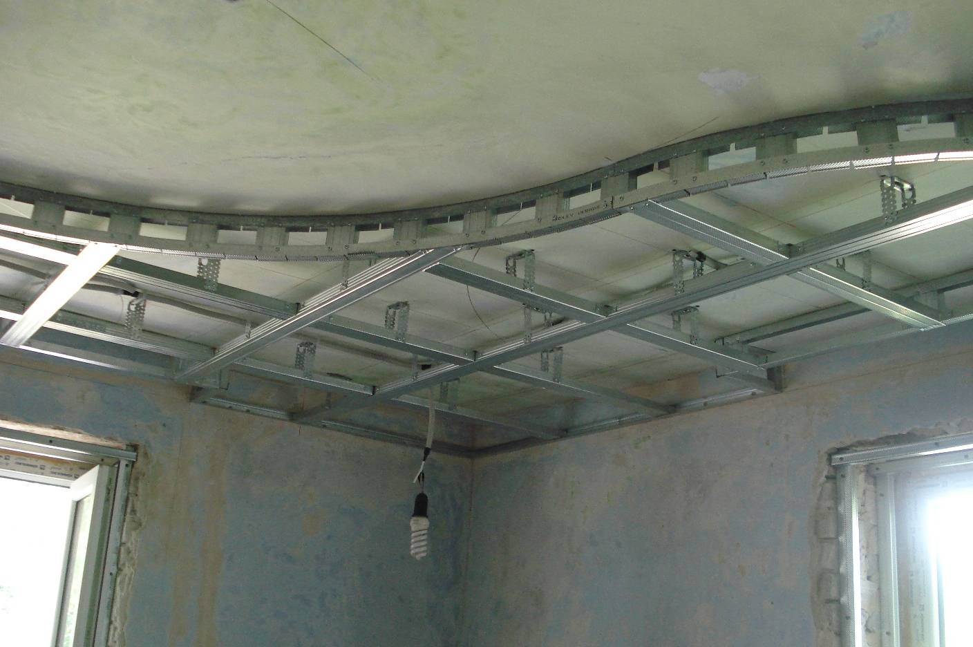 Двухуровневый потолок из гипсокартона своими руками. двухуровневые потолки из гипсокартона – фото.