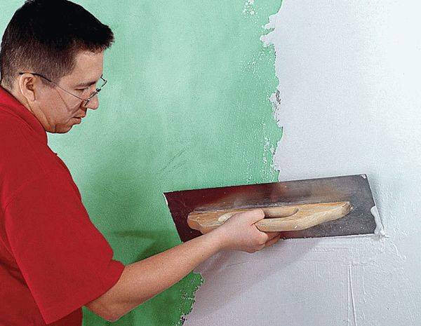 Как правильно покрасить оштукатуренную стену своими руками: пошаговая инструкция, видео