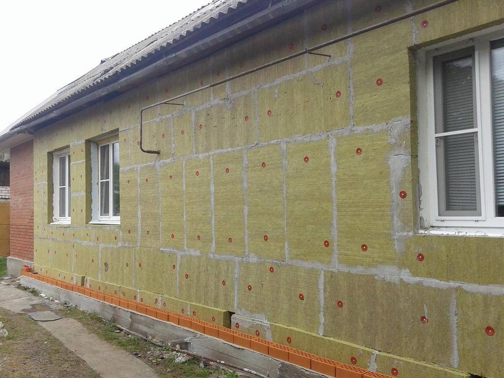 Утепление фасада дома пенопластом: инструкция по монтажу