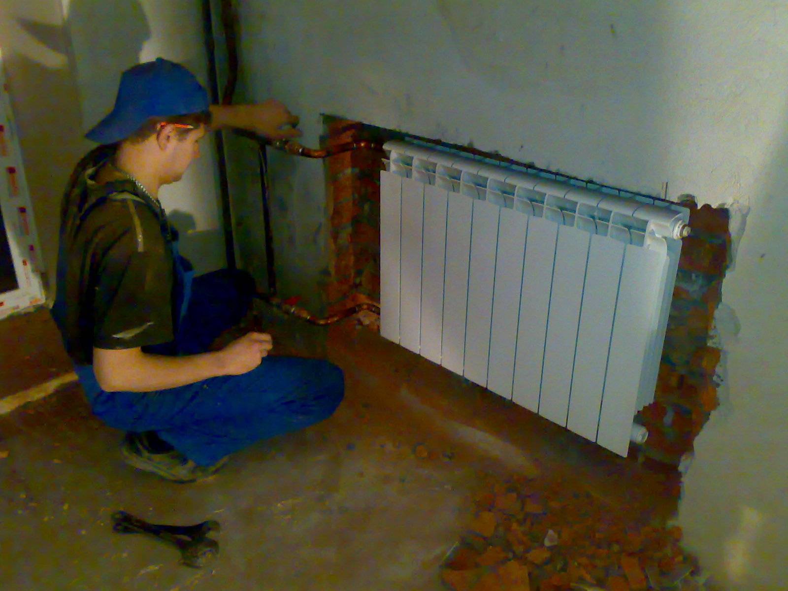 Замена батарей отопления в квартире: как самостоятельно установить новые радиаторы