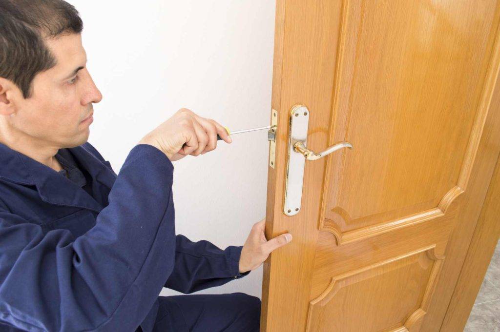 Когда устанавливать межкомнатные двери при ремонте – выбираем нужный момент