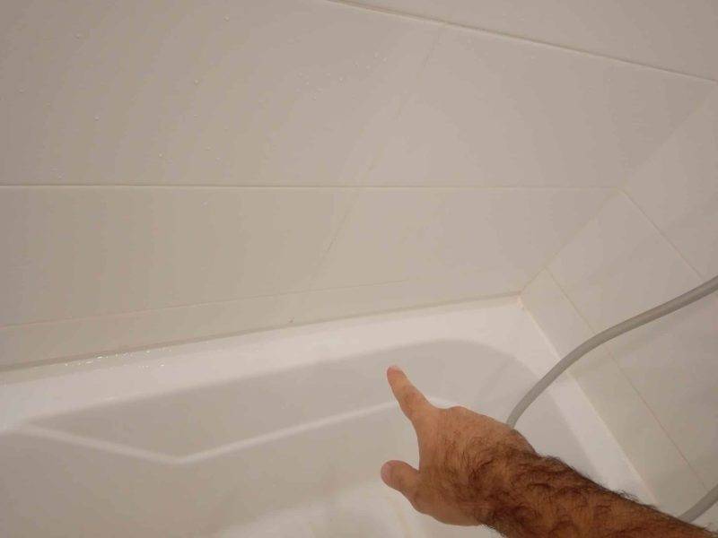 Чем заменить бордюр вокруг ванны: 5 практичных вариантов