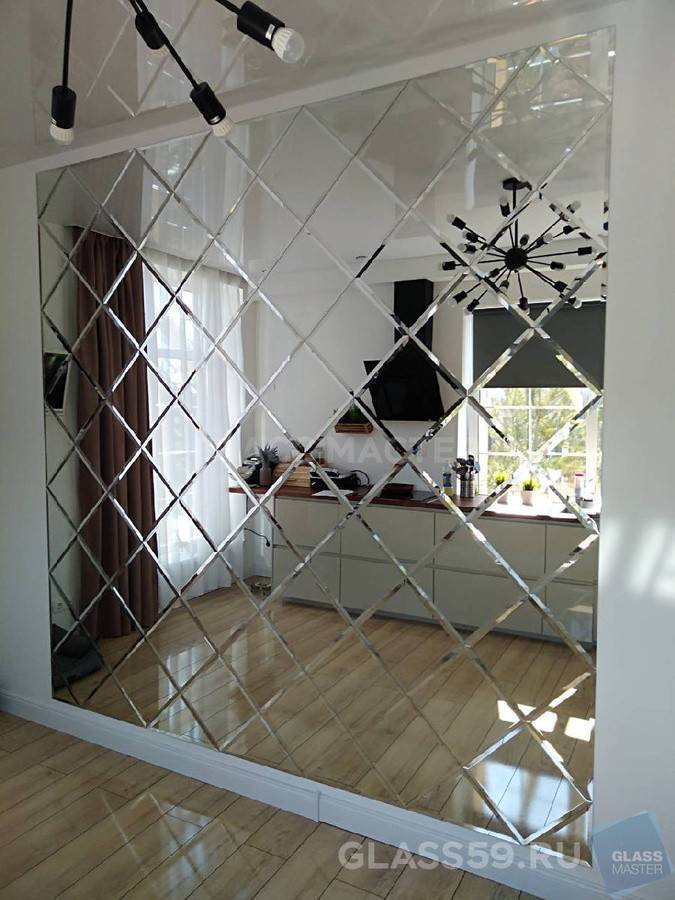 Зеркальная плитка (70 фото): керамическое покрытие - соты с фацетом в интерьере гостиной и спальне, зеркало на стену