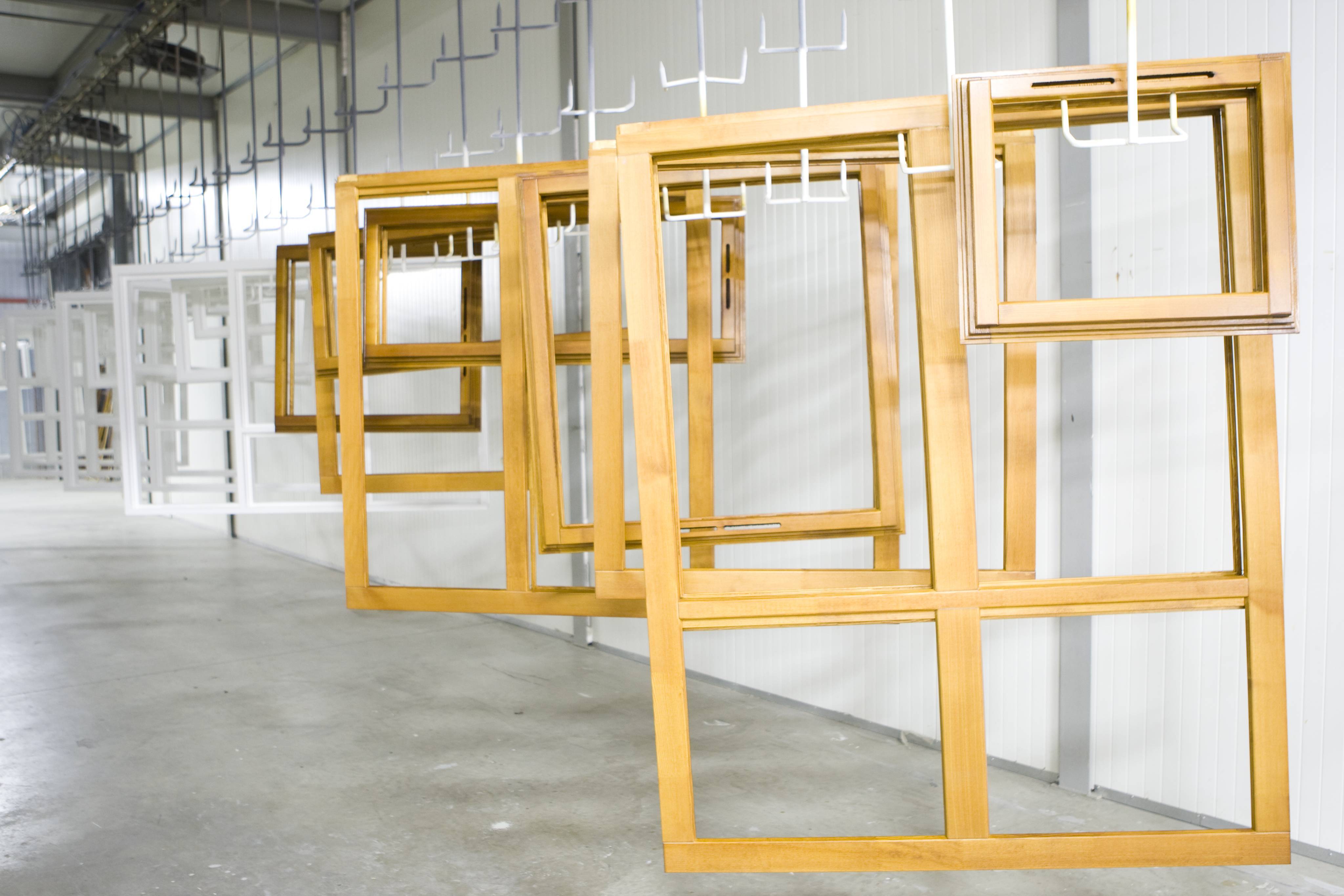 Деревянные окна со стеклопакетом – преимущества использования, цена, размеры и советы по выбору