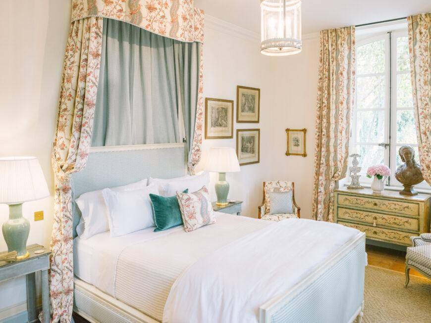 Как создать романтичный стиль спальни?