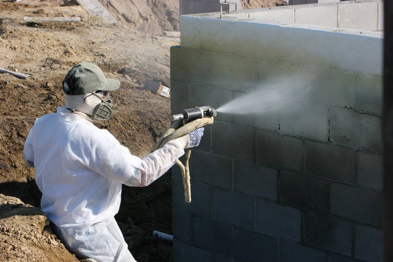 Битумная мастика для бетона: виды и способы применения